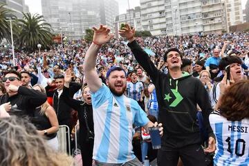 Festejos en la ciudad de Mar del Plata durante el partido de Argentina frente a México