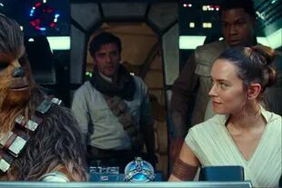 Chewbacca, Oscar Isaac, John Boyega y Daisy Ridley a bordo del Halcón Milenario en El ascenso de Skywalker