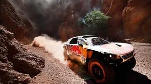 El año pasado, en la versión 39ª de la prueba, Loeb llevó su Peugeot al segundo puesto; el 40º Dakar será el último de la marca