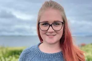 A los 16 años quedó atrapada en una isla con un terrorista y decenas de cuerpos: cómo huyó de la peor masacre de Noruega