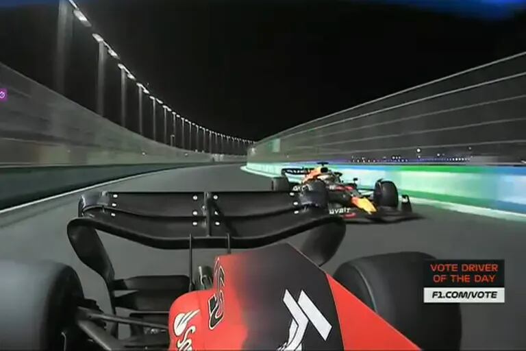 Fórmula 1: por qué Max Verstappen frenó para no adelantar a Charles Leclerc, habiendo podido hacerlo, antes de ganar en Arabia Saudí