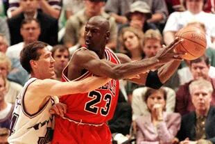 Michael Jordan, la pelota y Chicago Bulls: una imagen que no vence