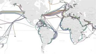 Un mapa con todos los cables submarinos que proveen Internet en la Argentina y en todo el mundo