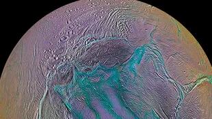 Encélado es la sexta luna más grande de Saturno