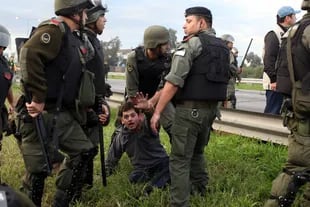 Incidentes, heridos y detenciones en Panamericana, en uno de los piquetes convocados por grupos de izquierda