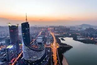 Un rascacielos ultramoderno en la ciudad china de Hefei  