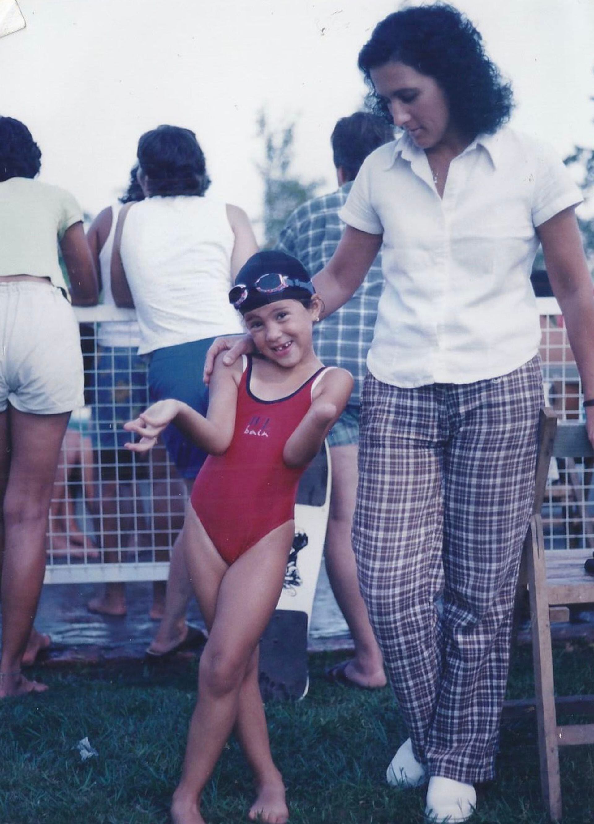 A los cinco años, por recomendación de Paulina Silber, la directora de la Escuela 2000, en Resistencia, Daniela empezó a practicar natación. 
