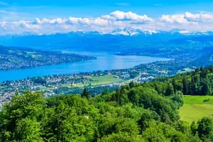 Claves para poder vivir, trabajar o estudiar en Suiza y el mito de los pueblos que ofrecen dinero