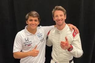 Pietro Fittipaldi, reemplazante de Grosjean en las últimas dos fechas de 2020 en Fórmula 1, es ahora compañero de escudería del francés en Dale Coyne Racing, de Indy Car; en la mano izquierda de Romain quedaron huellas de las quemaduras de Bahréin.