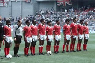 El seleccionado de Kuwait, antes de enfrentar a Inglaterra en España 82