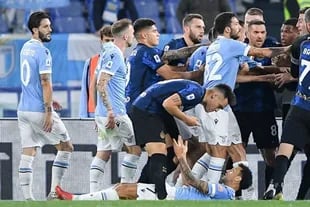 Lautaro Martínez increpa a Felipe Anderson después del segundo gol de Lazio