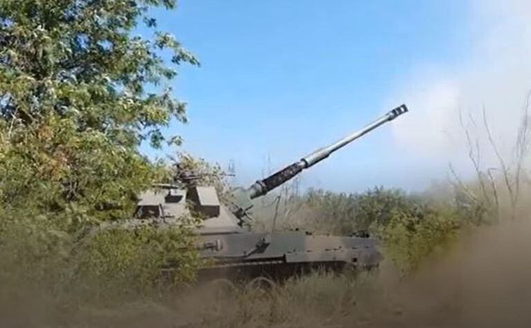 Ucrania mostró a los tanques AHS Krab en acción.