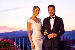 El vestido de novia de Carla Pereyra y su idílica boda con Simeone en Italia