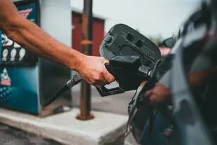 El precio de los combustibles es uno de los factores que más influyen en los costos relacionados con un auto