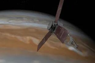 Juno, una nave espacial giratoria alimentada por energía solar, llegó a Júpiter en 2016 después de realizar un viaje de cinco años