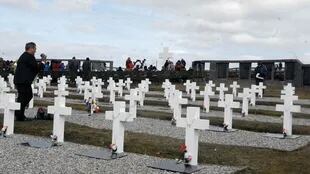 Se avanzará con la identificación de los soldados caídos en Malvinas