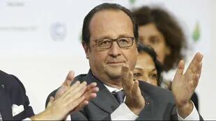 Hollande, feliz, aplaude la firma del acuerdo mundial del clima