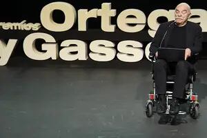 Caparrós habló por primera vez del problema de salud que tiene y lo hace usar silla de ruedas