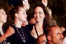 Angelina Jolie y Shiloh Pitt, in fraganti en un recital de rock en Italia
