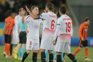 Sevilla festejó el empate en Donetsk