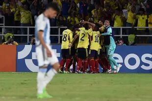Colombia festeja, Argentina sufre; el seleccionado quedó afuera en la primera etapa del torneo.