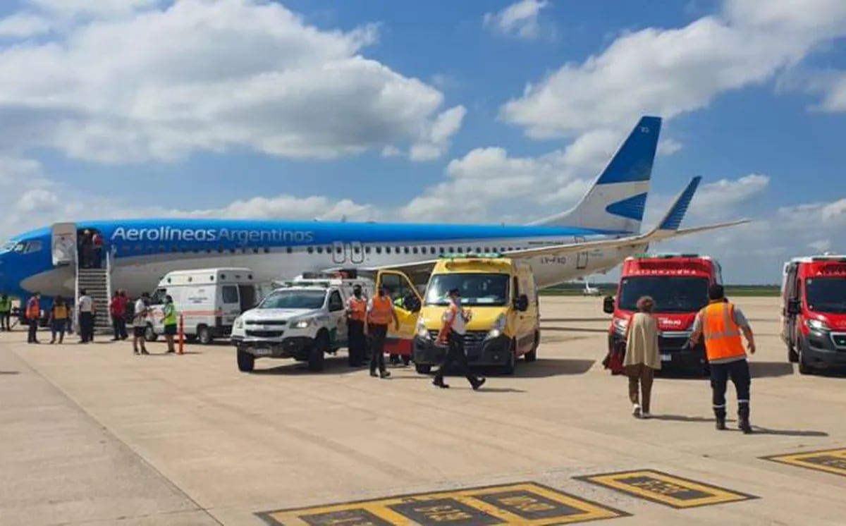 Córdoba: un avión de Aerolíneas Argentinas tuvo una despresurización y  debió aterrizar de emergencia - LA NACION