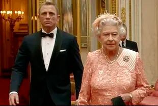 Daniel Craig and Queen Elizabeth II at the 2012 London Olympics.