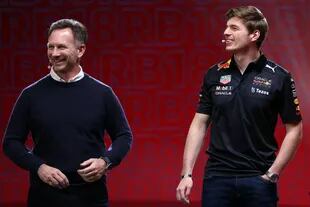 Christian Horner y Max Verstappen, el jefe de la escudería Red Bull Racing y el defensor de la corona, tienen diferentes puntos de vista sobre el innovador modelo que presentó Mercedes.