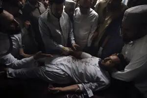Atentado en Paquistán: un ataque con bomba en un acto político dejó por lo menos 44 muertos