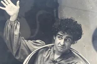 Héctor Presa, en Romance de Trovadores, en el Museo Larreta (1979)