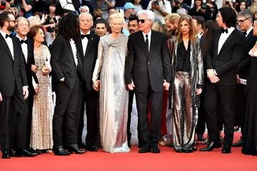 En el centro, Bill Murray, la actriz y modelo británica Tilda Swinton, junto al director de cine, guionista y actor estadounidense Jim Jarmusch