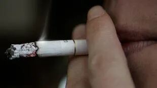 Prohibido fumar: el Papa ordenó que no se vendan más cigarrillos en el Vaticano