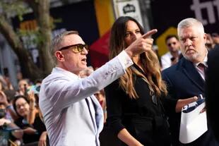 El actor británico Daniel Craig llega para el estreno de Glass Onion: Un misterio de Knives Out durante el Festival Internacional de Cine de Toronto 