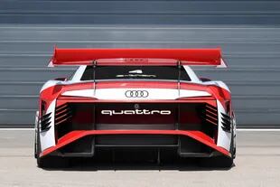 El Audi e-tron Vision Gran Turismo cuenta con tres motores eléctricos y puede acelerar de 0 a 100 km/m en menos de 2,5 segundos