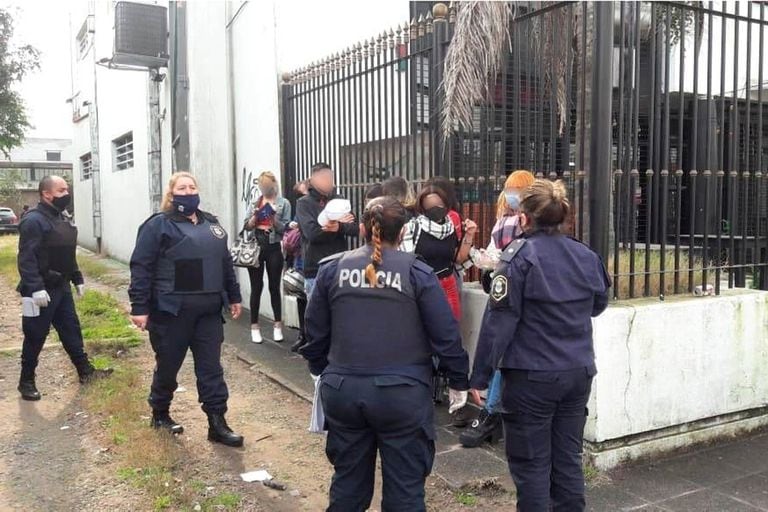 La Plata: 60 jóvenes fueron demorados tras participar de una fiesta clandestina