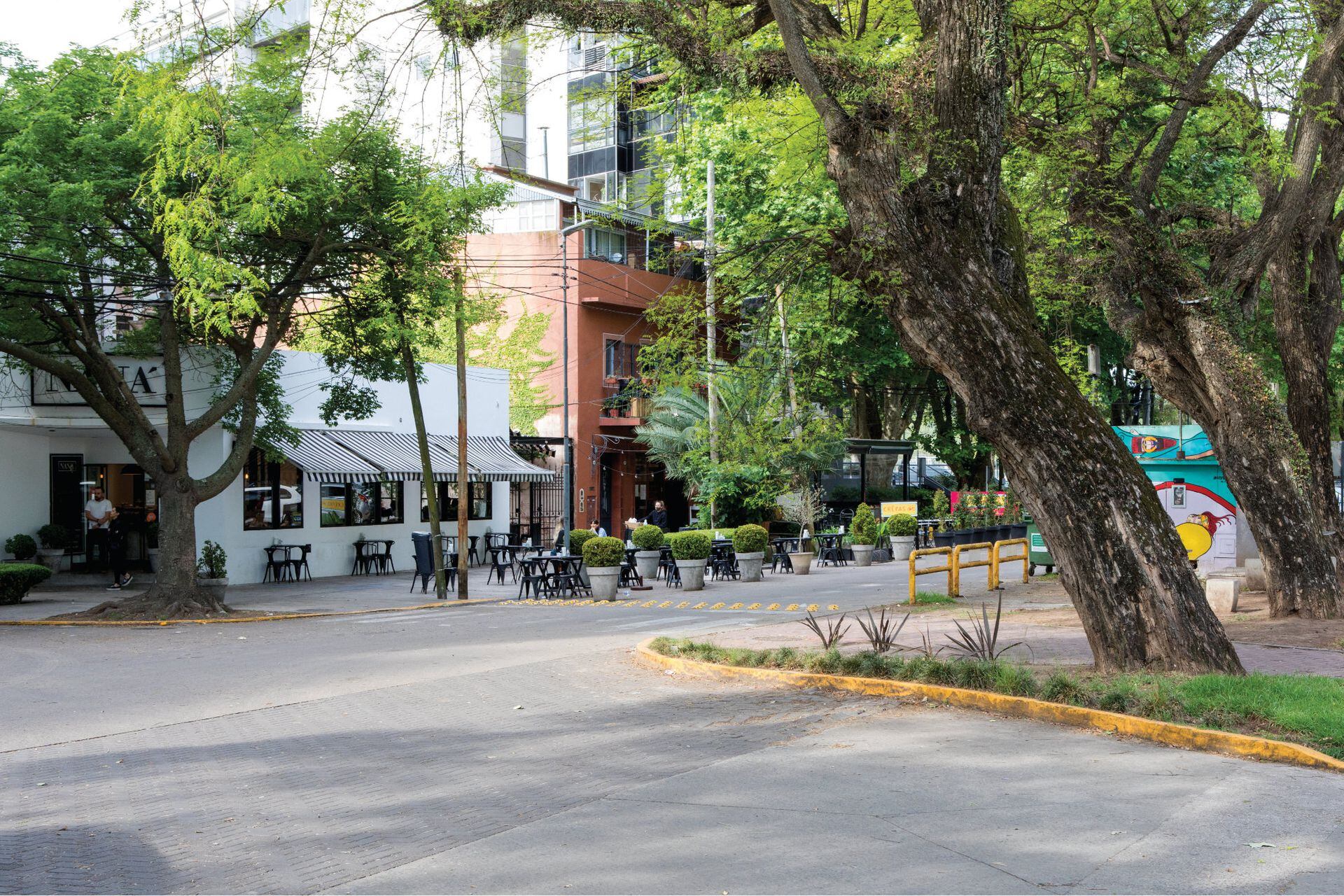 Una alternativa para comer son los restaurantes sobre la calle Yrigoyen y sus inmediaciones.