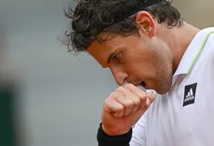 Dominic Thiem jatuh dalam debutnya di Roland Garros melawan Hugo Dellien.