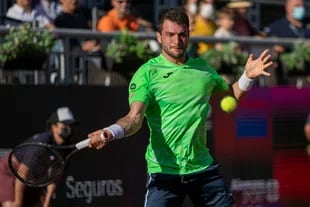 The Spaniard Pedro Martínez, like Schwartzman, was robbed at the Eastbourne hotel.  