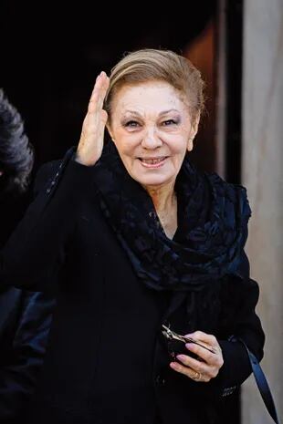 Farah Diba, viuda del último Sha de Persia, Mohammad Reza Pahleví, también se acercó a Atenas a dar su pésame a la familia real. 