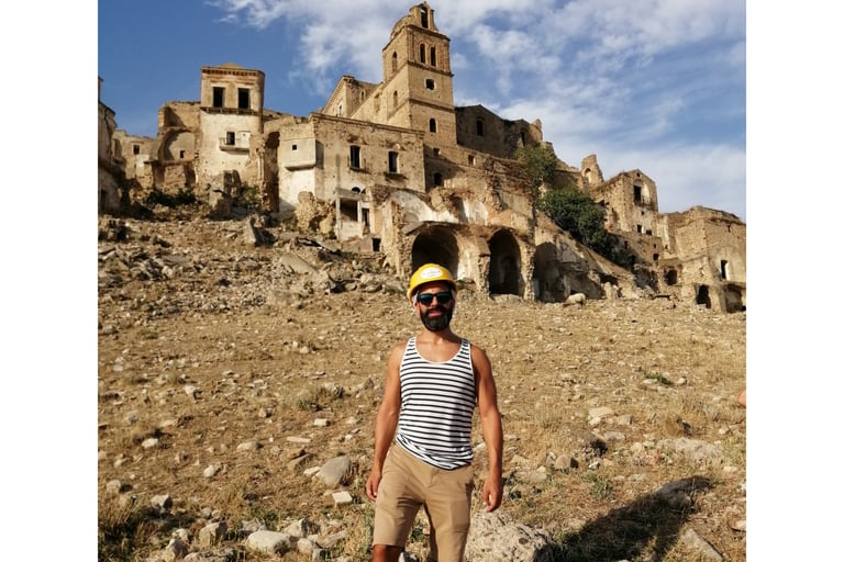 Pablo Colangelo visitó Craco durante su voluntariado de Airbnb en el 2019