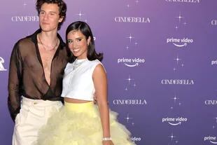 Camila Cabello y su novio, Shawn Mendes, en la premiere en Miami de Cenicienta
