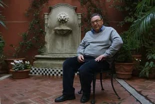 El escritor Juan José Saer murió en París en 2015