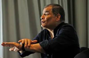 El expresidente de Ecuador Rafael Correa, durante la entrevista con LA NACION