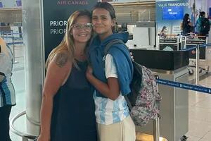 Amalia Granata despidió a su hija en Ezeiza, que partió rumbo a Canadá