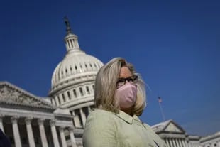 Liz Cheney, frente al Capitolio, en Washington