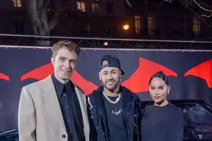La felicidad de Neymar en el Batimóvil y en compañía de Zoë Kravitz y Robert Pattinson
