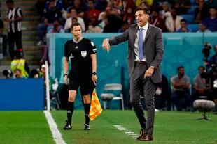 Diego Alonso recibió críticas hasta de los propios jugadores uruguayos por sus tácticas durante el Mundial de Qatar