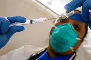 Los científicos llevan décadas mezclando vacunas para combatir otras enfermedades