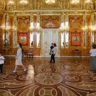En 2003 se montó una réplica de la Cámara de Ámbar en el palacio de Catalina, al sur de San Petesburgo, donde se imita la majestuosidad y belleza de la original