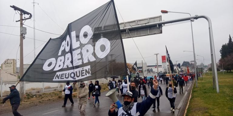 Piqueteros cortan puentes en Neuquén reclamo de un plan de obras públicas